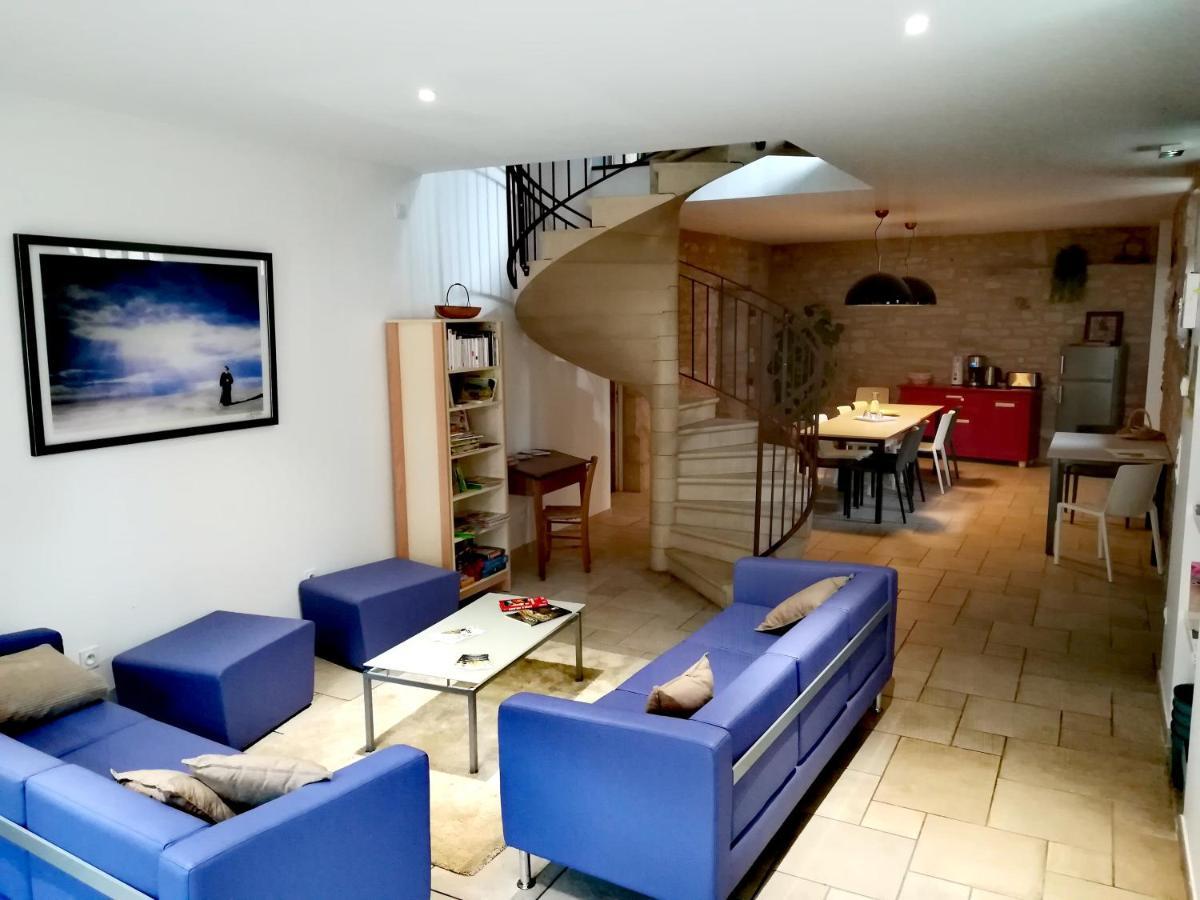 Gite La Maison Des Pelerins Villeneuve-dʼAveyron Kültér fotó