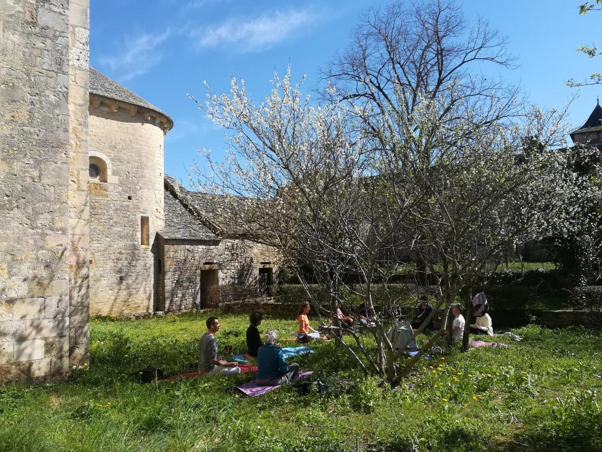 Gite La Maison Des Pelerins Villeneuve-dʼAveyron Kültér fotó