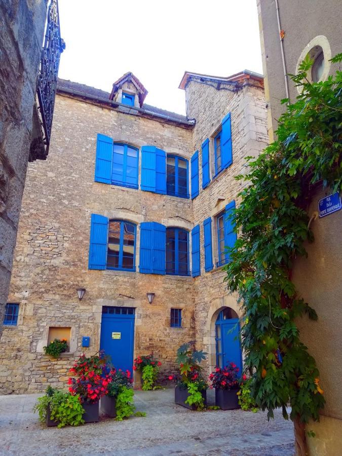 Gite La Maison Des Pelerins Villeneuve-dʼAveyron Kültér fotó