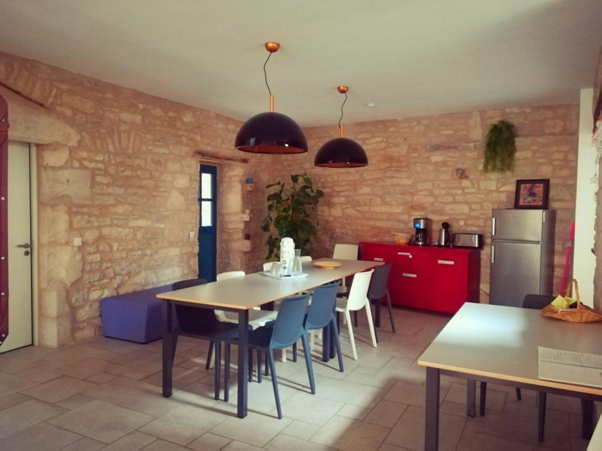 Gite La Maison Des Pelerins Villeneuve-dʼAveyron Kültér fotó