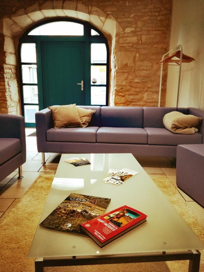 Gite La Maison Des Pelerins Villeneuve-dʼAveyron Kültér fotó